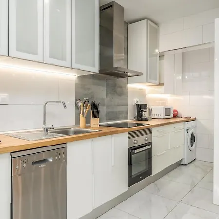 De 2 Apartment *